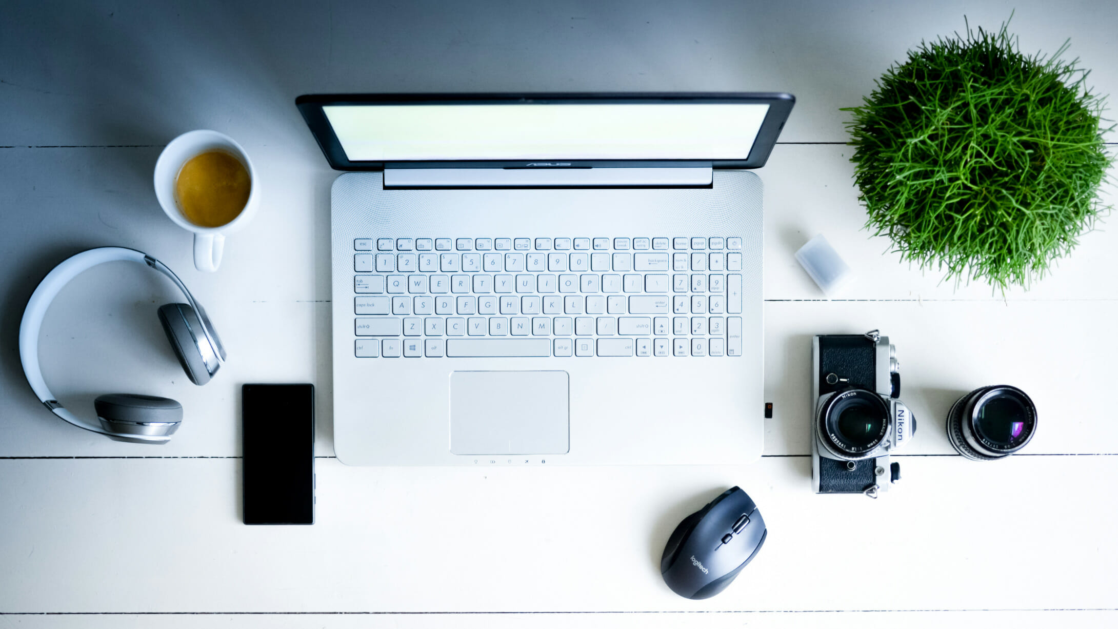 Laptop on a desk | Phrase